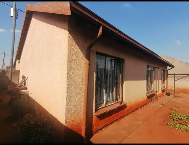 3 BEDROOM HOUSE FOR SALE IN CLAYVILLE